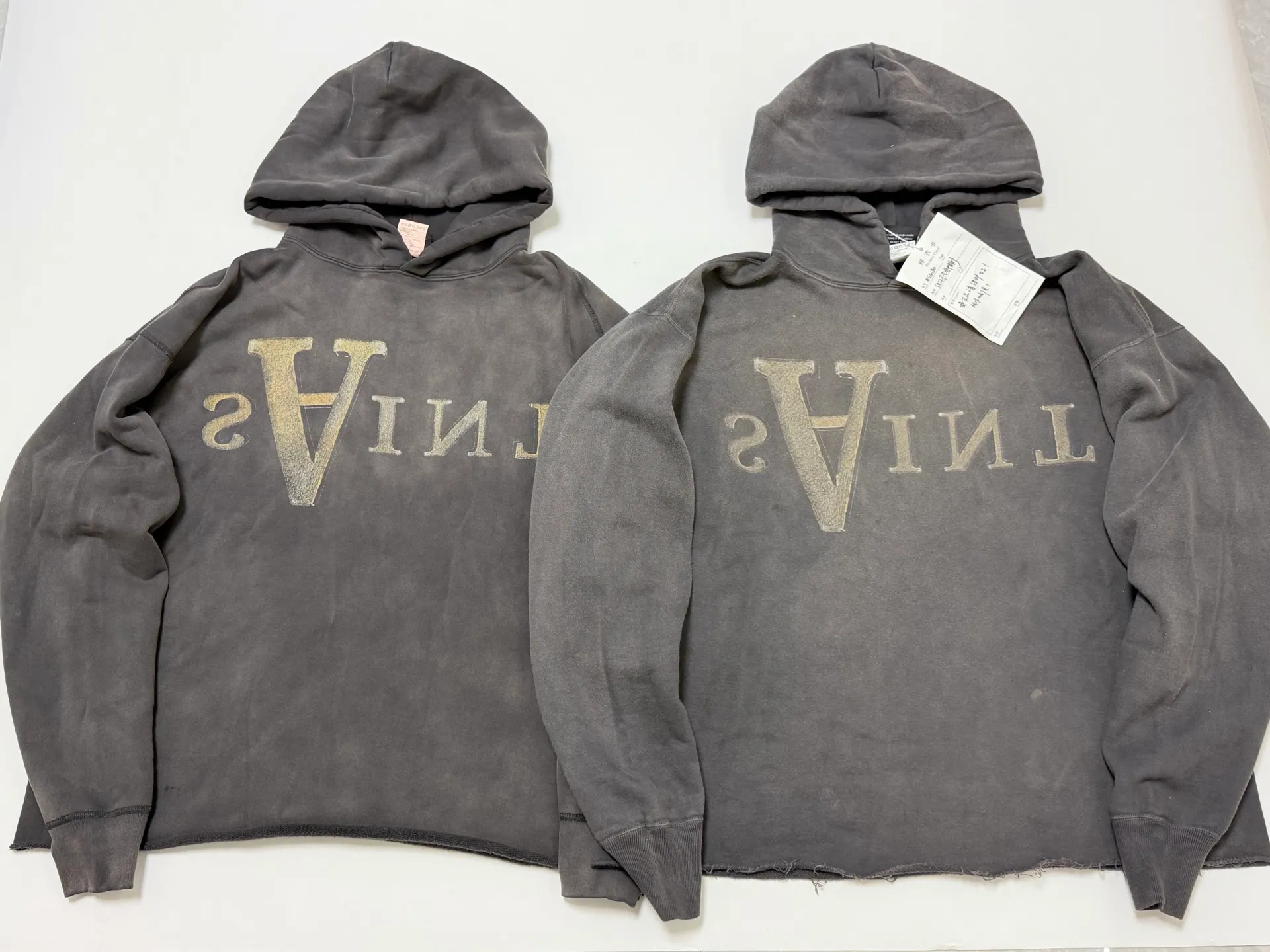 Authentic VS plate-making SAINT Mxxxxxx HOODIE/ANARCHY/BLK Mirror reverse SAINT hooded sweatshirt/ANARCHY barrage virgin hoodie S-XL Assute dyeing, heavy washing and water fading, multi-bit wormhole destruction treatment, genuine plate-making and mold opening, the difference is shown in the picture and made! Authentic level printing process, correct main mark/wash mark ⚠️Note: This model does not have the little angel mark